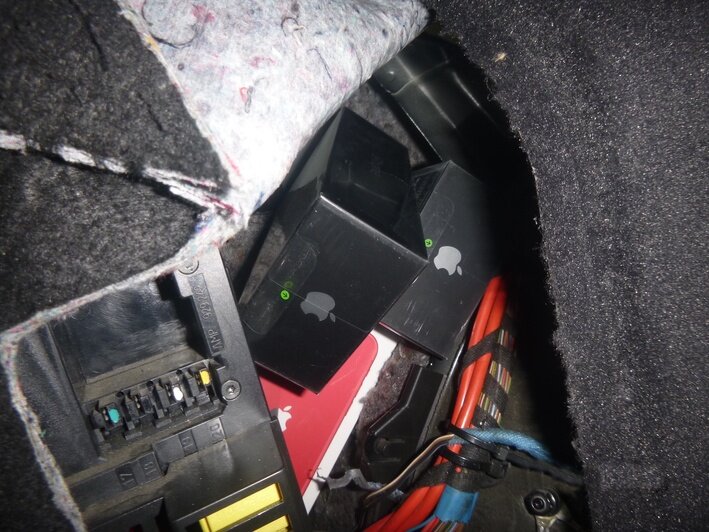 Калининградец спрятал семь 11-х айфонов под обшивкой багажника из "страха разбойного нападения в Литве" (фото) - Новости Калининграда | Фото: пресс-служба областной таможни
