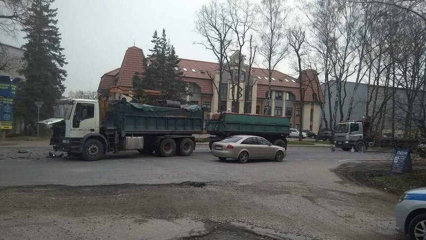 В Калининграде столкнулись грузовик и легковушка, есть пострадавший - Новости Калининграда | Фото: Госавтоинспекция Калининградской области