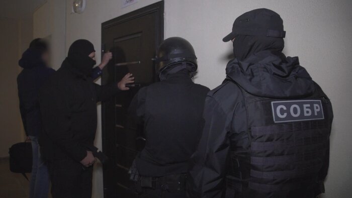 Рабочий момент. За несколько секунд до задержания подозреваемого | Фото: пресс-служба УВД по Калининградской области