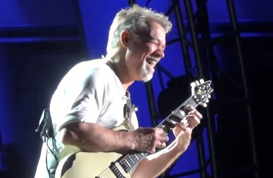 Умер гитарист и основатель американской хард-рок-группы Van Halen Эдвард ван Хален   - Новости Калининграда | Кадр видеозаписи