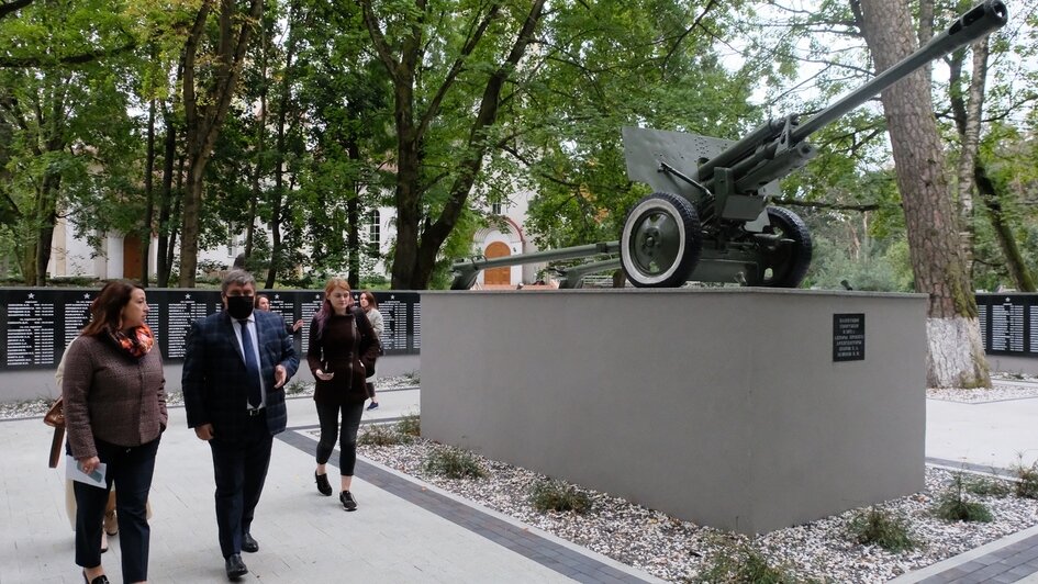 На военном мемориале в Калининграде установили подсветку и новую гранитную плитку - Новости Калининграда | Фото: пресс-служба администрации Калининграда