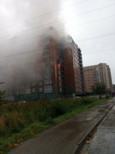 На ул. Гагарина загорелась квартира в многоэтажке (фото, видео) - Новости Калининграда | Фото очевидцев