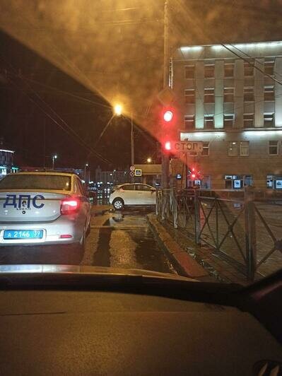 В Калининграде ночью из-за ДТП на путях встали трамваи (фото) - Новости Калининграда | Фото очевидца