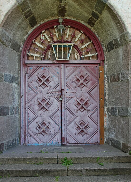 На фото: дверь из посёлка Грачёвка | Фото: Александра Макаревич