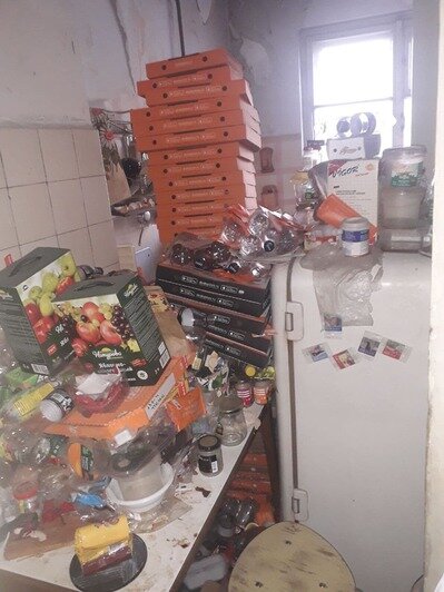 Квартира была завалена мусором и хламом | Фото: Ольга Запивалова 