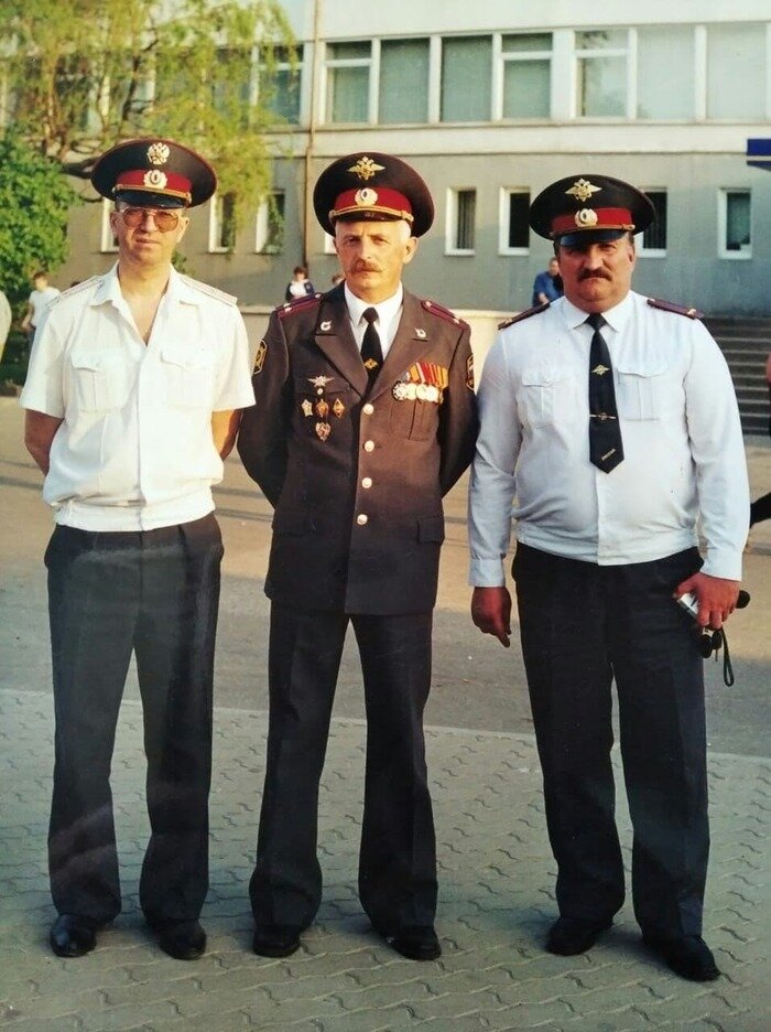 Группа офицеров калининградской милиции. В центре — подполковник Геннадий Мялик  | Фото: личный архив