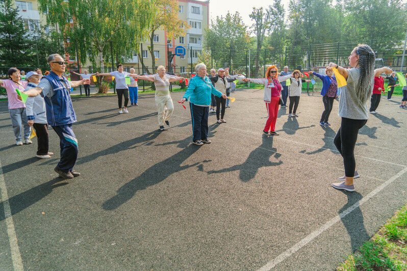 Фото утренней гимнастики в школе с волонтерами