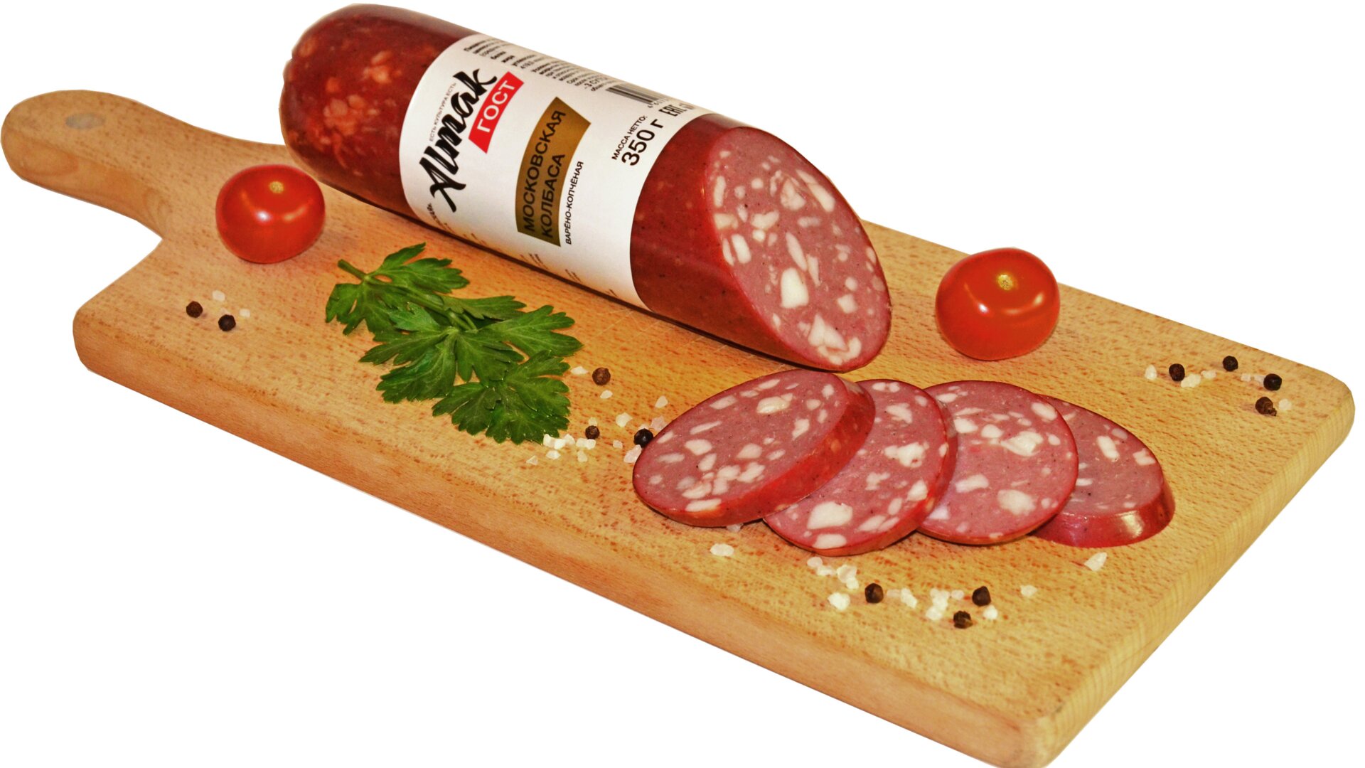 жареные сосиски. сардельки на тарелке. ратимир колбаса полукопчёная. 10 шт. маленькие итальянские колбаски.