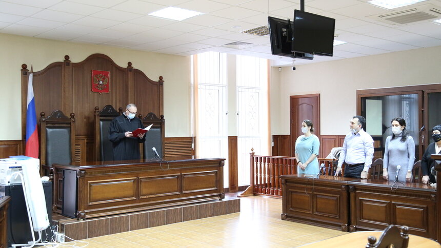 Судья Сергей Капранов зачитывает оправдательный приговор | Фото пресс-служба Калининградского областного суда