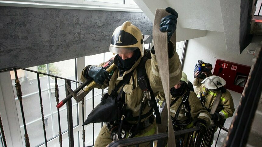 В Калининграде из-за пожара на лестничной площадке эвакуировали несколько жильцов высотки - Новости Калининграда | Архив &quot;Клопс&quot;