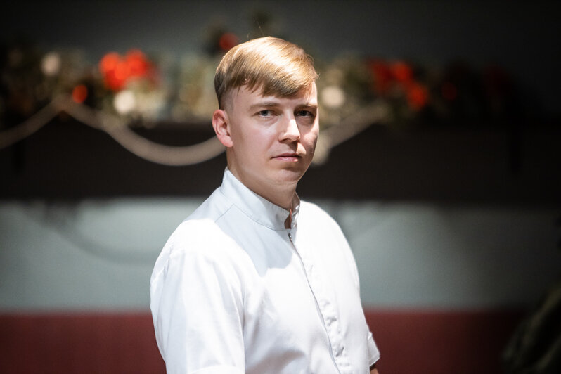 Помощник повара калининград. Битва шеф поваров в калининграде. Сейран симонян шеф повар калининград. Шеф повара калининграда. Дмитрий шуршаков шеф-повар.