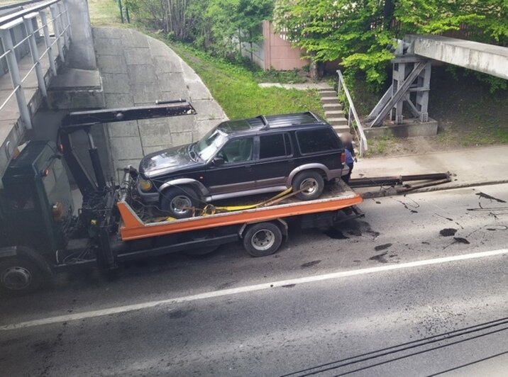Под калининградским "мостом глупости" на Островского застряло больше тридцати автомобилей - Новости Калининграда