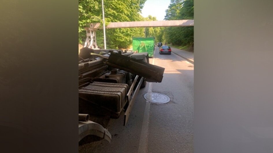 Под калининградским "мостом глупости" на Островского застряло больше тридцати автомобилей - Новости Калининграда