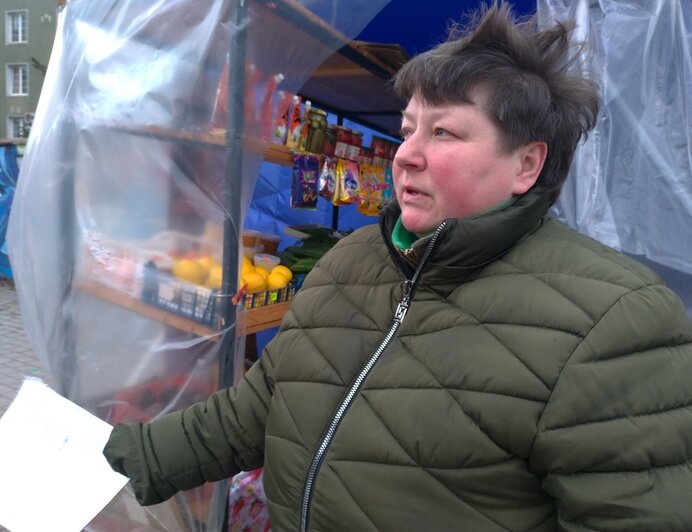 У хозяйки овощной палатки на Северном вокзале хотят забрать собак - Новости Калининграда