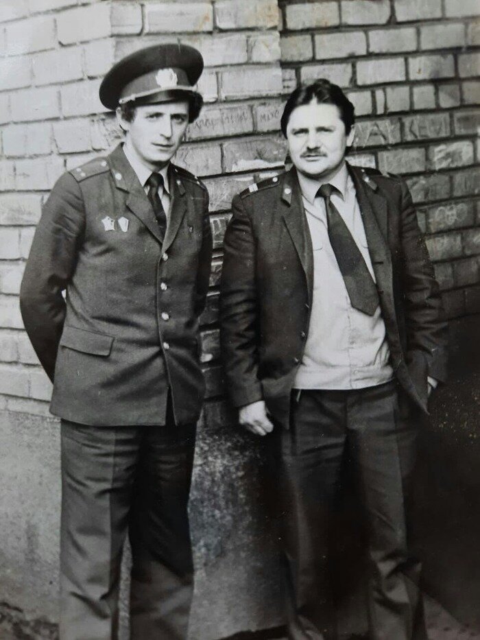 Лейтенант Геннадий Мялик (слева) и младший сержант Виктор Чибисов | Фото: личный архив
