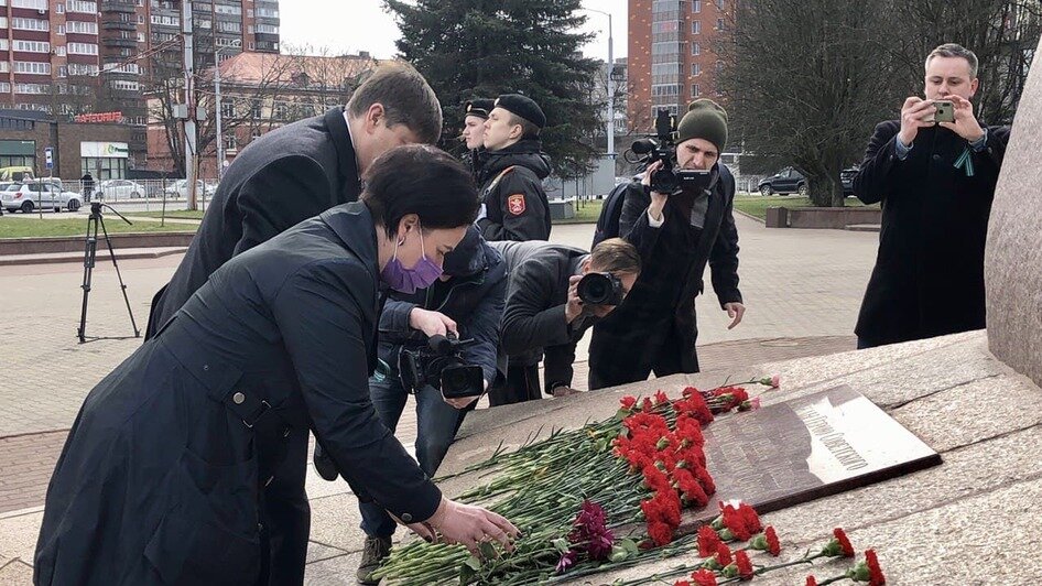 В Калининграде возложили цветы к мемориалу героям штурма города-крепости Кёнигсберг - Новости Калининграда | Фото: &quot;Клопс&quot;