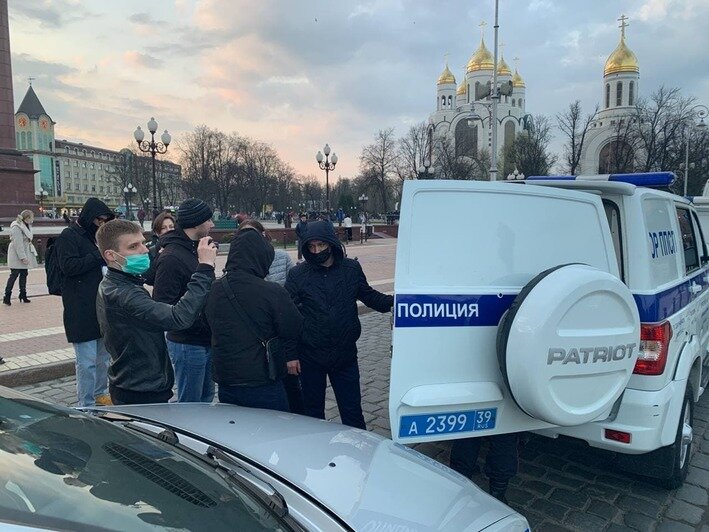В Калининграде начались задержания на акции в поддержку Навального - Новости Калининграда | Михаил Баранов