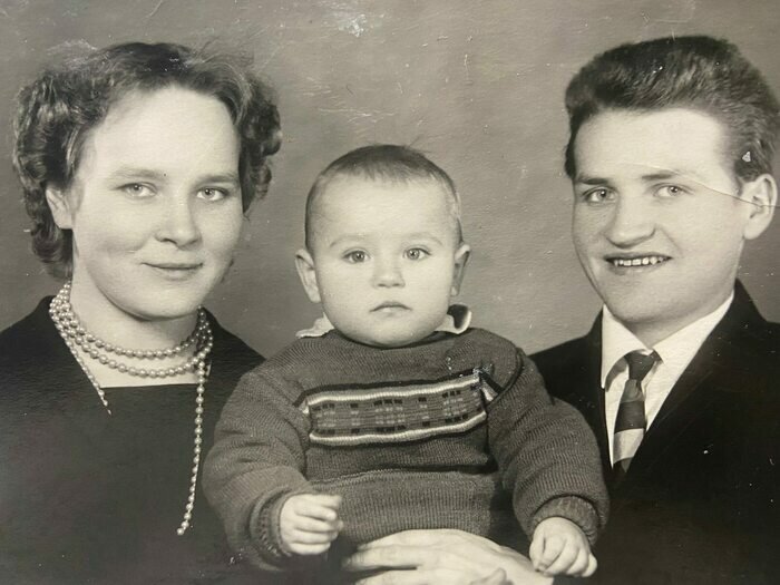 С женой Натальей и старшим сыном Сергеем | Фото: личный архив