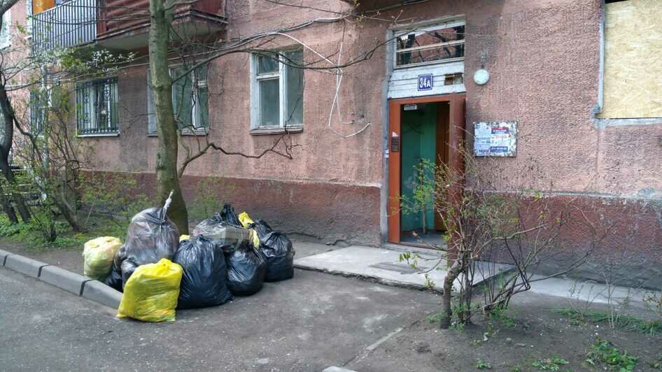 Из квартиры после взрыва вытащили много мусора и обломков  | Фото: Юлия Бабайцева