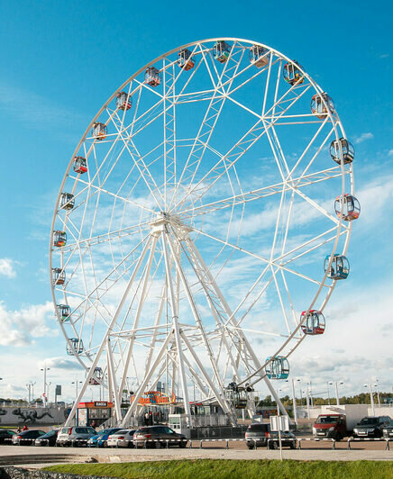 На фото колесо обозрения Music Wheel | Фото с официального сайта аттракциона vegas.musicwheel.ru