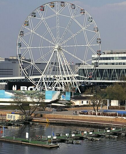 На фото колесо обозрения Music Wheel Crocus City  | Фото с официального сайта аттракциона crocus.musicwheel.ru