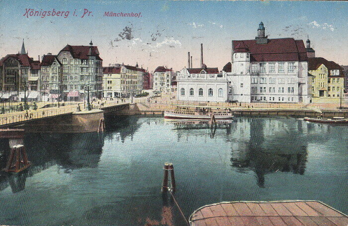 Лёбенихтская реальная гимназия — справа | Раскрашенная фотография на открытке 1915 года