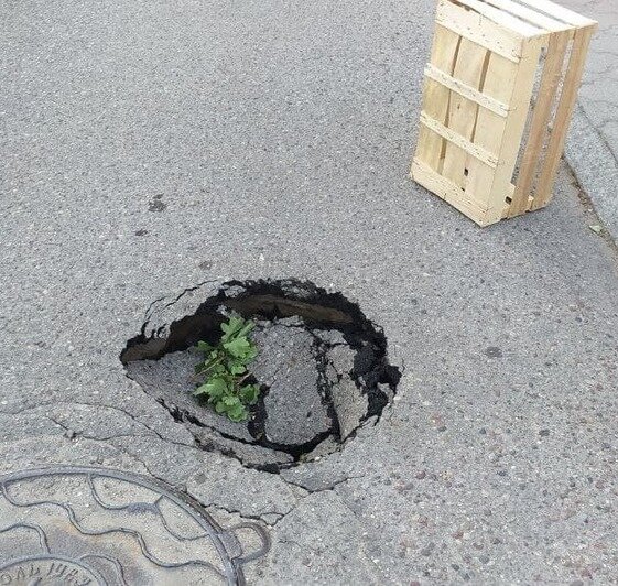 В Центральном районе Калининграда провалилась дорога (фото) - Новости Калининграда | Фото очевидца