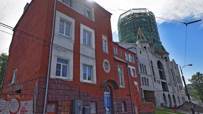 В Калининграде отремонтируют историческое здание приюта рядом с синагогой - Новости Калининграда | Изображение: фрагмент скриншота панорамы улицы / «Яндекс.Карты»