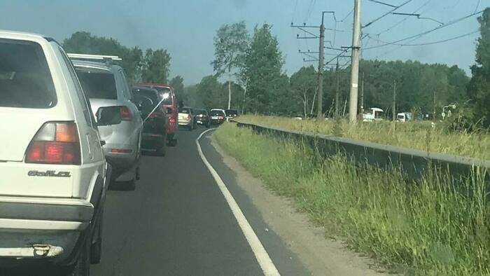 Пробка на выезд в районе Чкаловска | Фото очевидца
