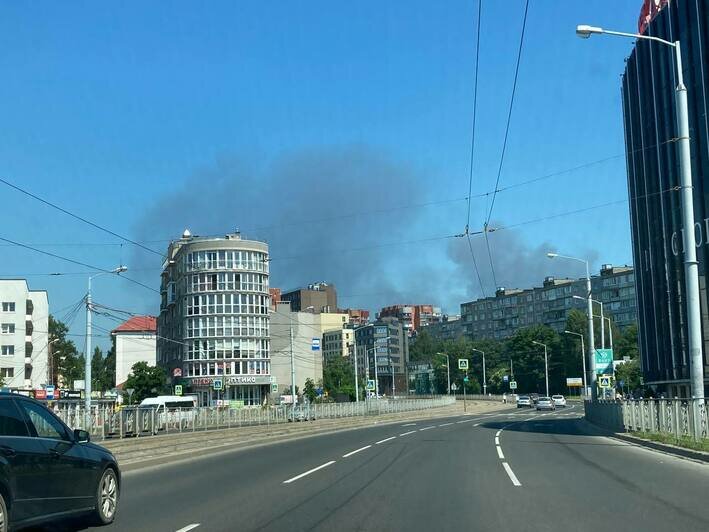 Очевидцы: в Калининграде произошёл пожар на территории «Мираторга» (видео) - Новости Калининграда | Фото очевидцев