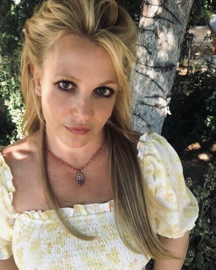 Певица часто делится селфи | Фото: личная страница Britney Spears / Instagram