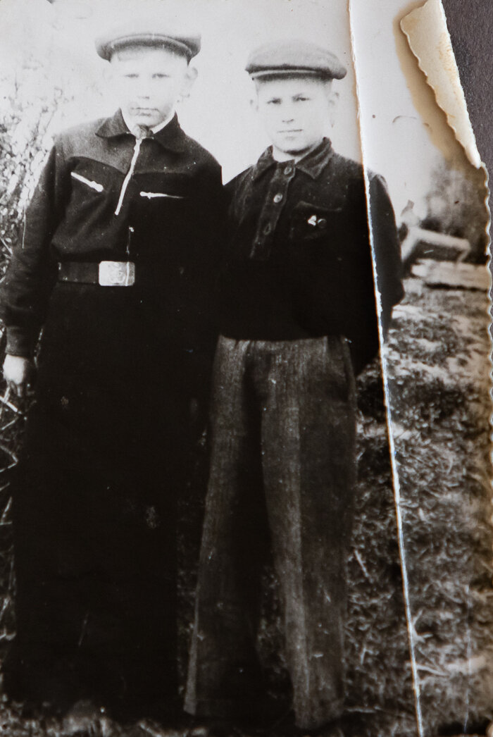 Толя Мамаев (слева) с приятелем | Фото: личный архив