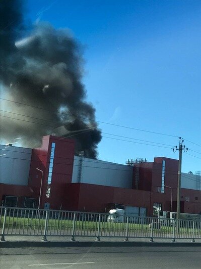 В Калининграде снова горит завод «Мираторг» (фото, видео) - Новости Калининграда | Фото очевидца