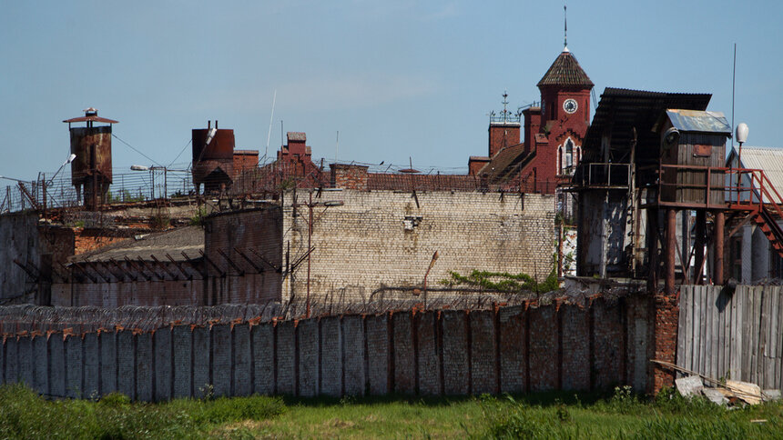 Из замка Тапиау в Гвардейске вывезли заключённых - Новости Калининграда | Фото: архив «Клопс»