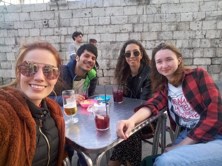 Калининградка с приятелями из Испании | Фото: Анастасия Замащикова