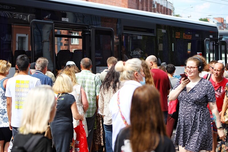 Фото дня: переполненные автобусы к морю - Новости Калининграда | Александр Подгорчук / «Клопс»