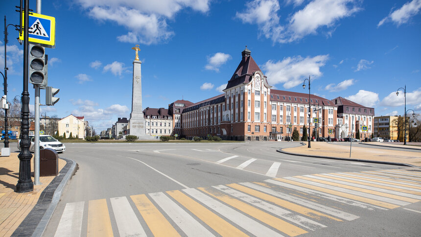 В центре Гусева за 680 млн продают историческое здание с башенкой, часами и барельефами - Новости Калининграда | Фото: архив «Клопс»