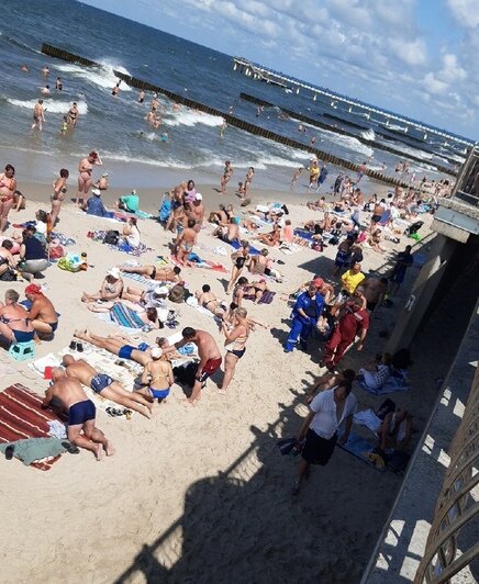 Очевидцы: в Зеленоградске в море едва не унесло ещё одного мужчину (фото) - Новости Калининграда | Фото очевидца