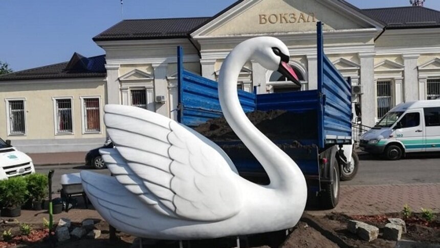 Негласный символ: в Балтийске установили фигуру лебедя (фото) - Новости Калининграда | Фото: Администрация Балтийского городского округа 