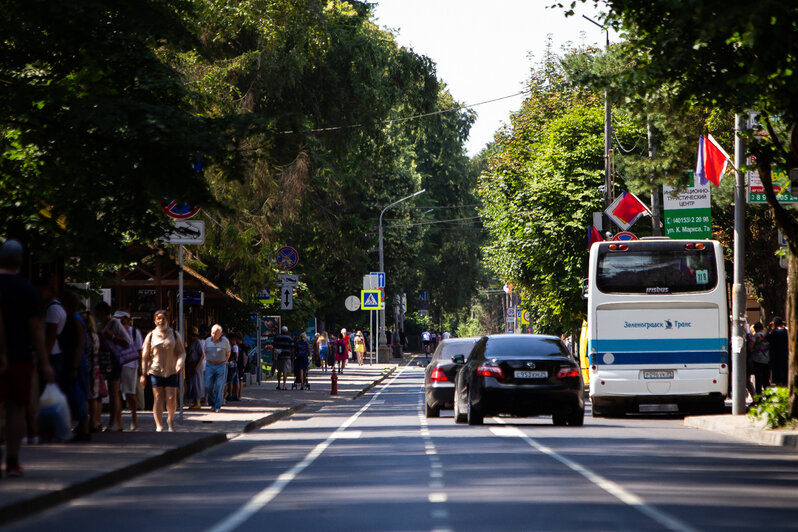 Автобусная остановка на улице Ленина | Фото: Александр Подгорчук / «Клопс»