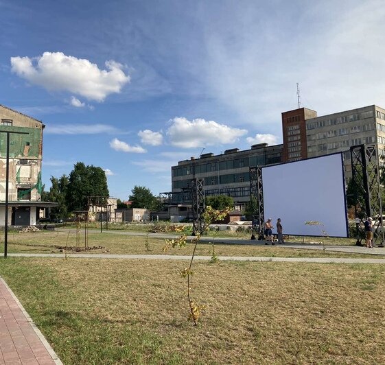 На набережной Советска установили экран для бесплатных кинопоказов - Новости Калининграда | Сообщество: HafenSpeicher in Tilsit / «ВКонтакте»
