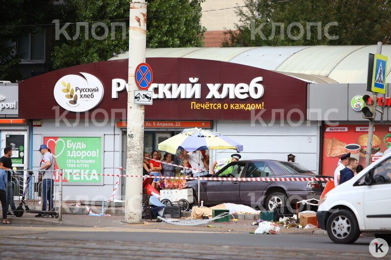 В Калининграде на Фрунзе Mercedes въехал в мини-рынок, есть погибший (видео) - Новости Калининграда | Фото: «Клопс»