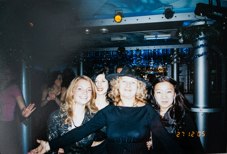 Калининградки гуляют на корпоративе в клубе «Подводная лодка» | Фото: Марина Моисеенко