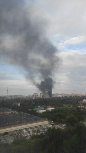 На окраине Калининграда произошёл пожар в гаражных боксах (фото, видео)  - Новости Калининграда | Фото очевидцев