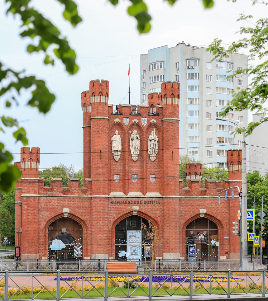 Алхимики, лекари и правители: в Калининграде отпразднуют 178-летие Королевских  ворот - Новости Калининграда