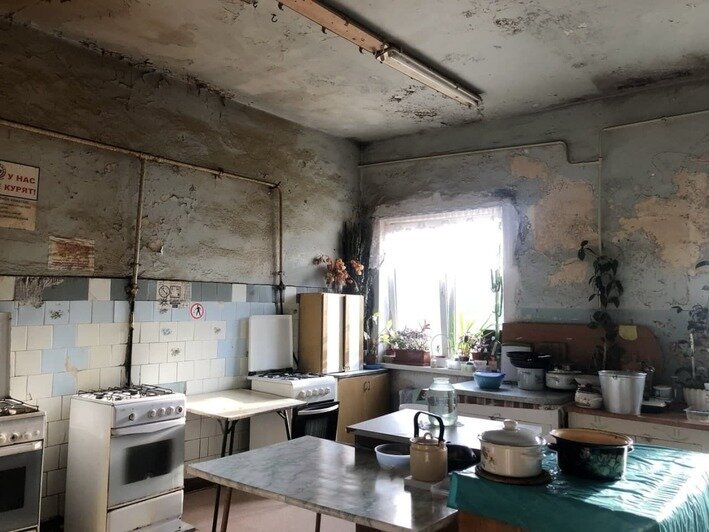 На фото: как выглядела общая кухня в апреле 2021 года | Фото: «Клопс»