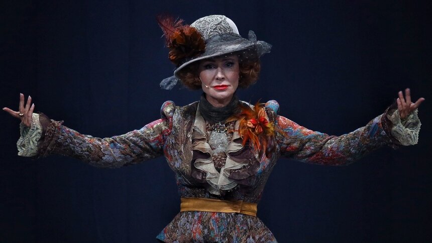 Нонна Гришаева в спектакле «Люся. Признание в любви» (16+) | Фото: Александр Подгорчук / «Клопс»