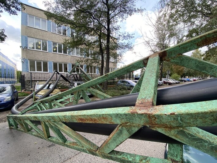 В Космодемьянском упавшая эстакада заблокировала дорогу (фото) - Новости Калининграда | Фото: Александр Подгорчук / «Клопс»