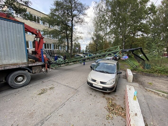 В Космодемьянском упавшая эстакада заблокировала дорогу (фото) - Новости Калининграда | Фото: Александр Подгорчук / «Клопс»