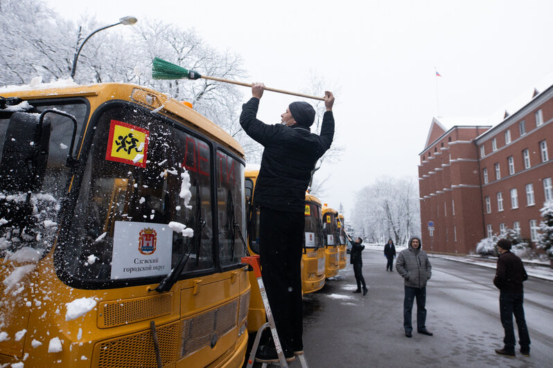Алиханов вручил ключи от новых автобусов школам десяти муниципалитетов области (фото) - Новости Калининграда | Фото: Александр Подгорчук / &quot;Клопс&quot;